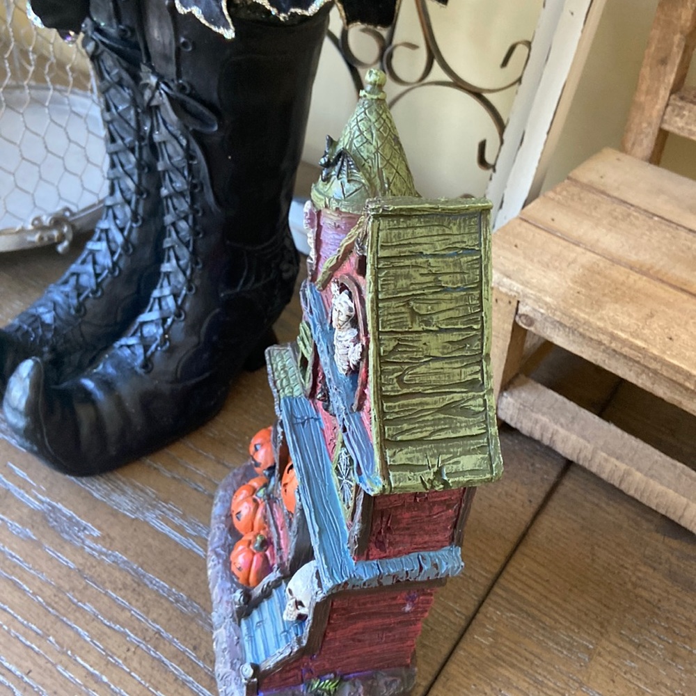 NEW! Spooky Cute Lighted Haunted Mummy Mansion Halloween Holiday Village House - Picture 5 of 11